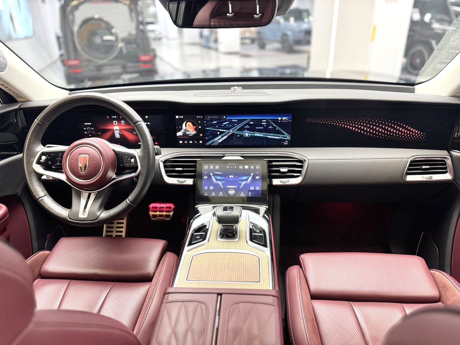 MY2025 Hongqi 2023 E-HS9 690km Flag Enjoy 6 Seater Chinese Car