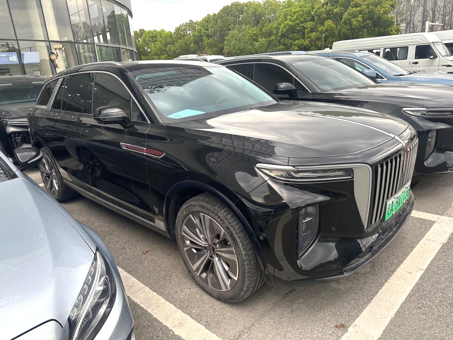 MY2025 Hongqi 2023 E-HS9 Flag Enjoy 6-seater Chinese Car