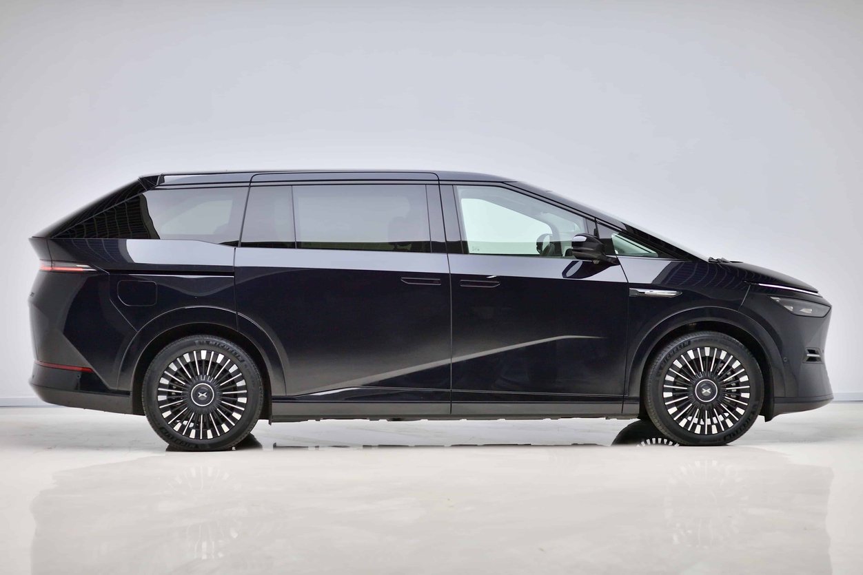 MY2025 Xpeng X9 China 2025 Premium EV