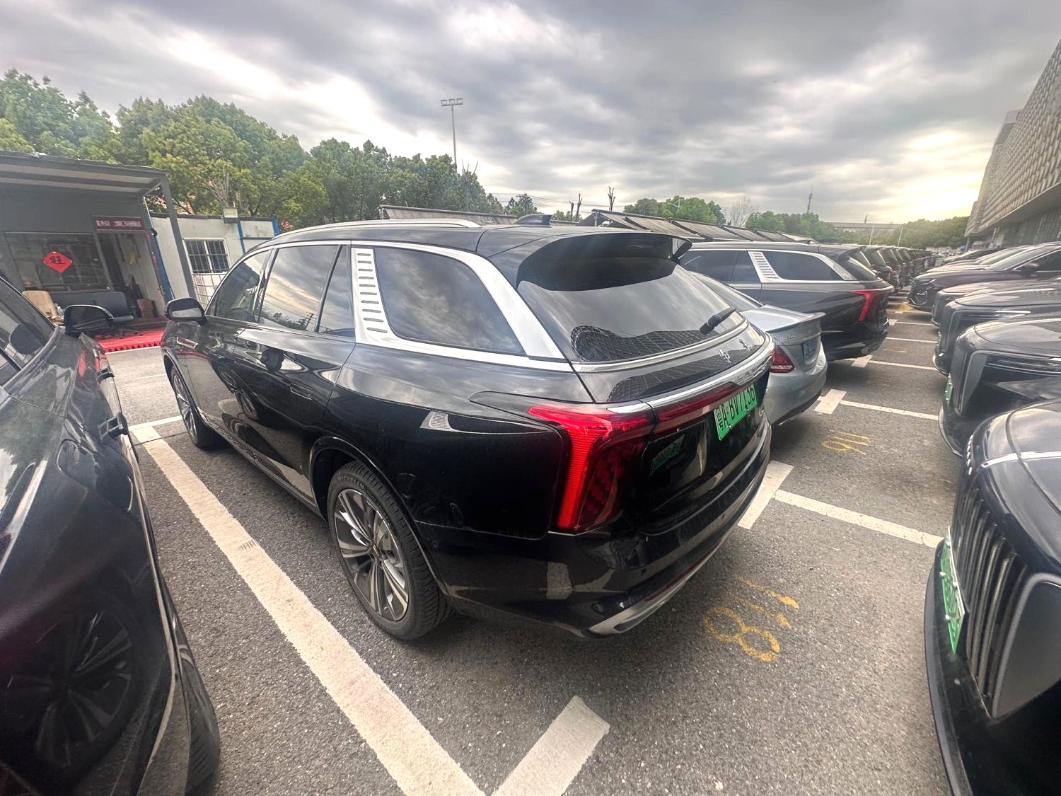 MY2025 Hongqi 2023 E-HS9 Flag Enjoy 6-seater Chinese Car