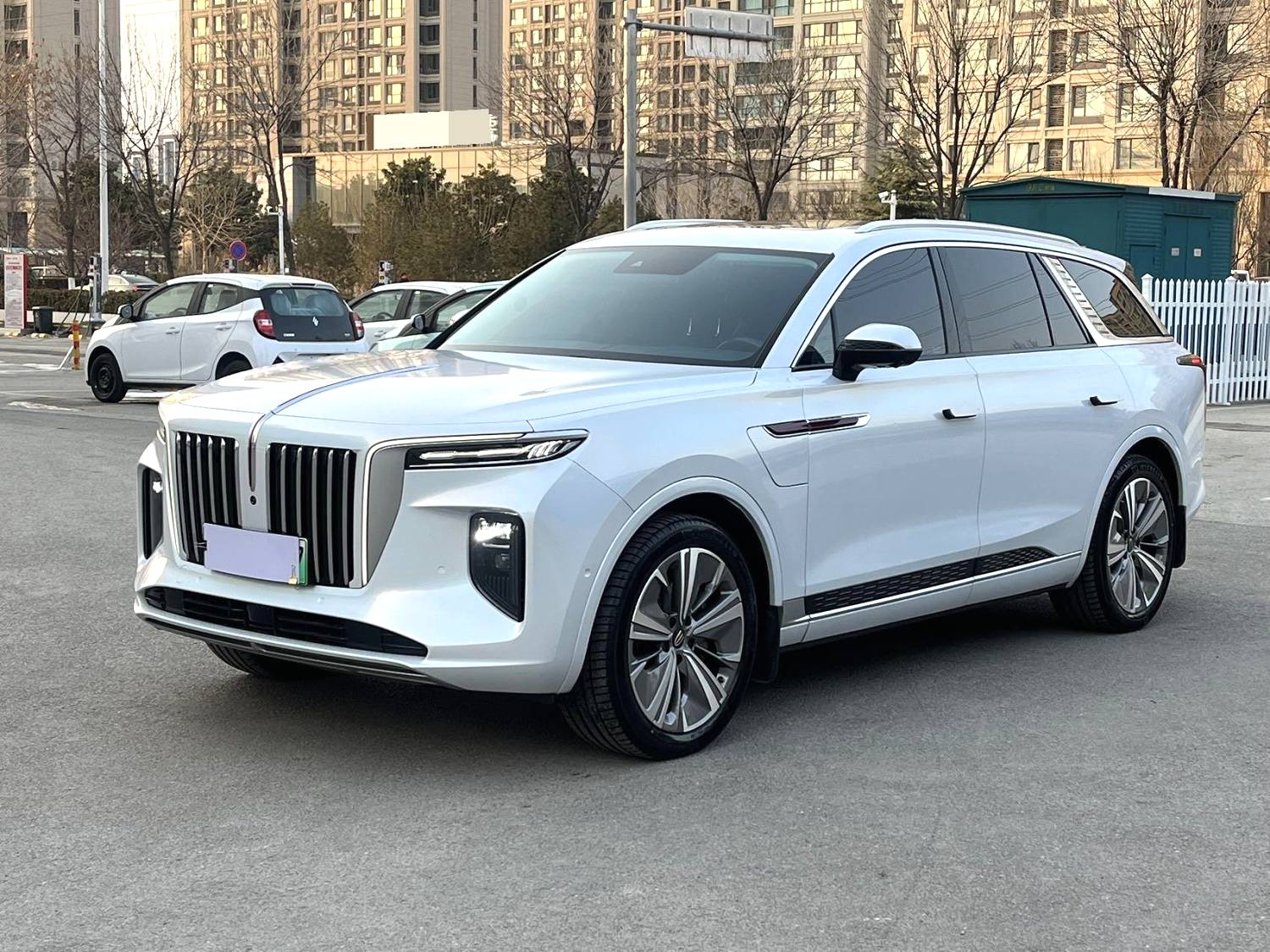 MY2025 Hongqi 2023 E-HS9 6 Seater Chinese Car for Export