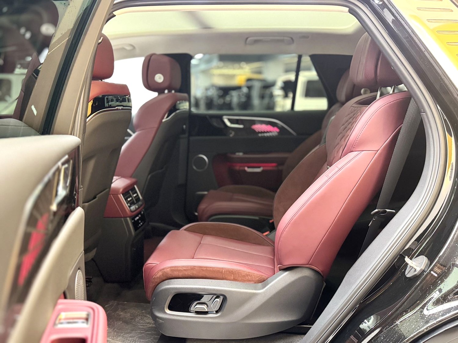 MY2025 Hongqi 2023 E-HS9 690km Flag Enjoy 6 Seater Chinese Car