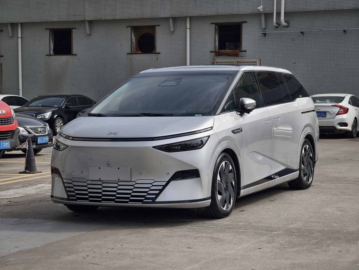 MY2025 XPeng X9 China 2024 Electric MPV